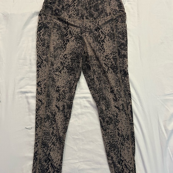 Snakeskin Print Leggings - Picture 4 of 4